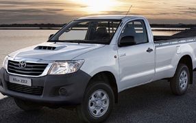 HILUX Enkelkabine manuel gear