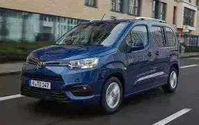 PROACE CITY medium 7 siddepladser