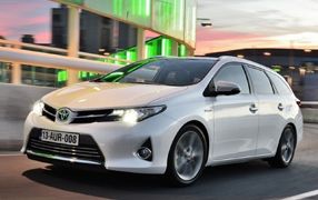 AURIS Touring Hybride