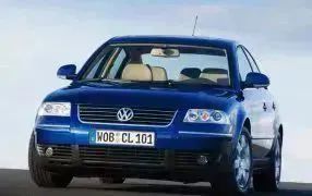 PASSAT med armlæn med opbevaringsrum