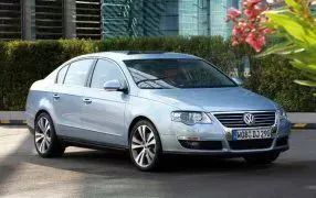 PASSAT med armlæn med opbevaringsrum